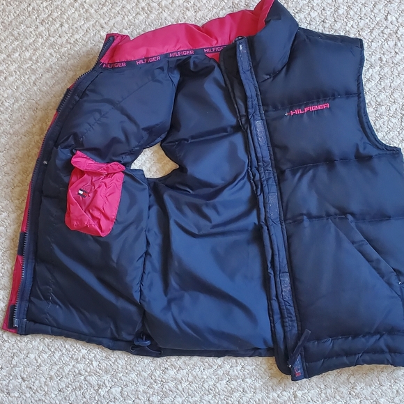 Girl's Tommy Hilfiger Puffer Vest - Picture 6 of 7